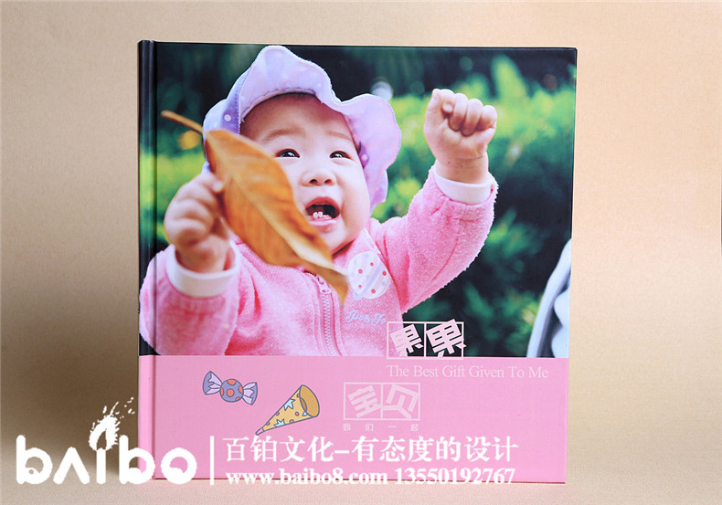 可以用一張較為出彩的萌照作為紀(jì)念冊(cè)封面