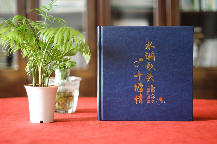 領(lǐng)導(dǎo)相冊制作-燙金皮質(zhì)工藝禮盒包裝盡顯高檔