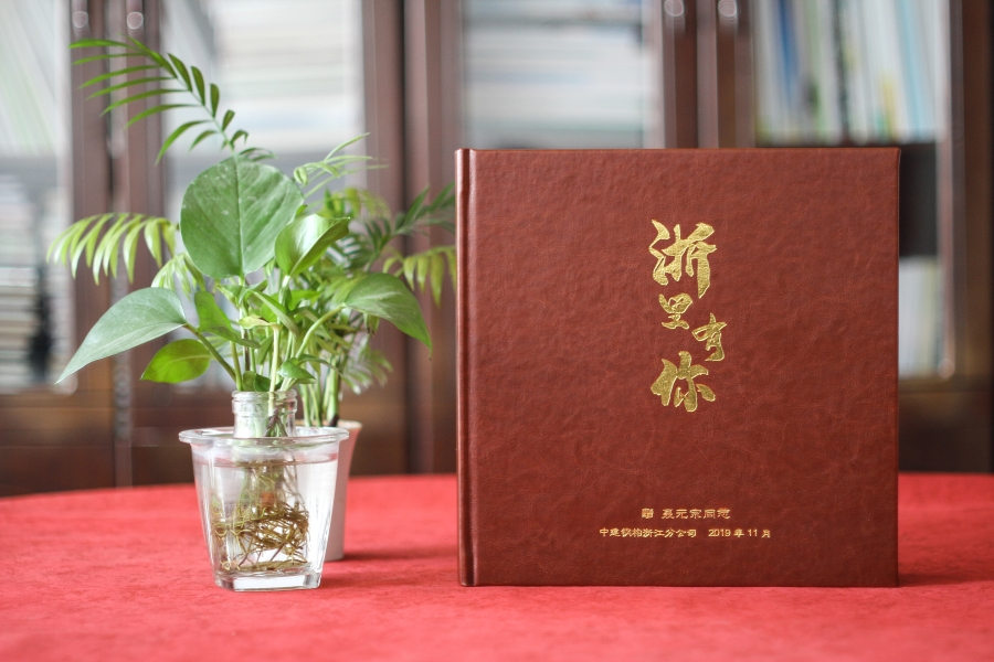 做領(lǐng)導(dǎo)同事退休紀(jì)念冊應(yīng)該注意些什么？
